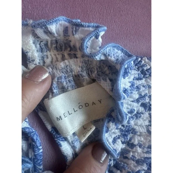 Melloday Short Sleeve Top Size Large Blue Floral  Ruffle Neck - Picture 9 of 11